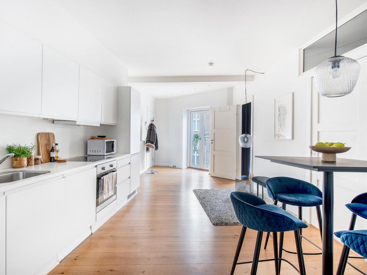 Sanders Leaves - Chic Three-Bedroom Apartment In Downtown Kopenhagen Buitenkant foto