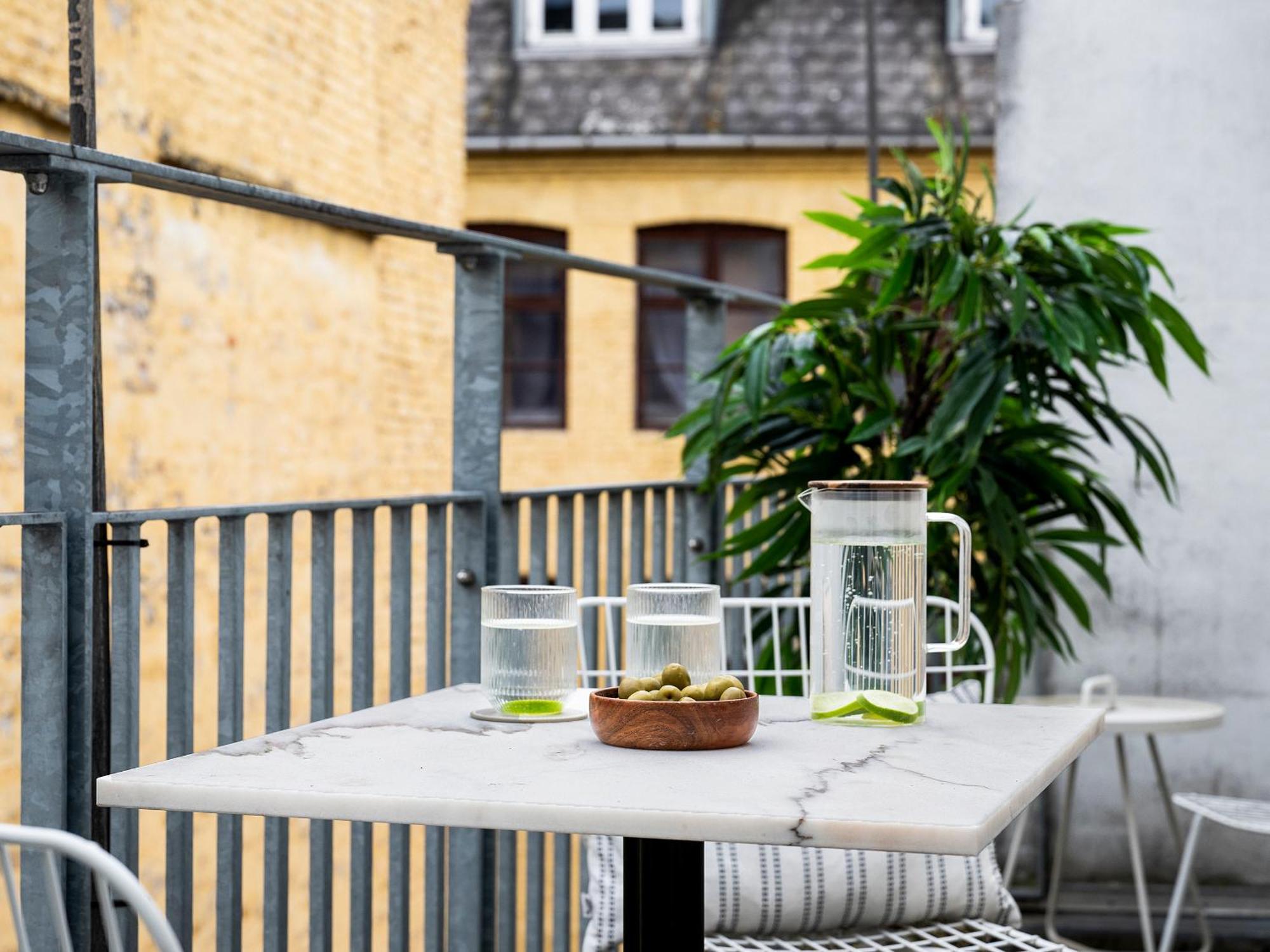 Sanders Leaves - Chic Three-Bedroom Apartment In Downtown Kopenhagen Buitenkant foto